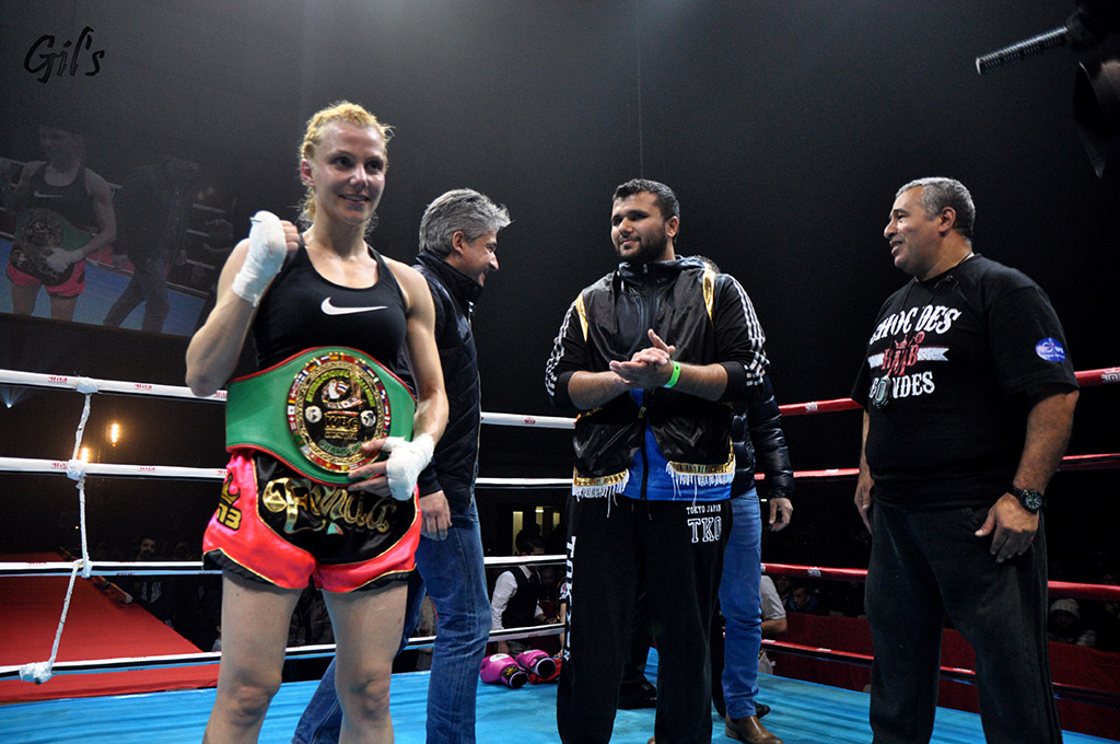 Khalissa Houicha Vs Funda Diken Rmboxing Au Choc Des Legendes 2015